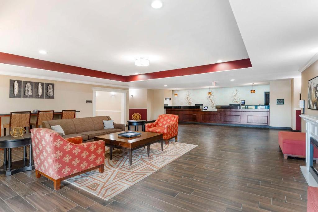 Best Western Plus Burleson Inn & Suites