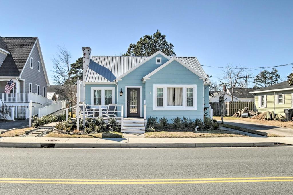 Chincoteague Island Cottage about 2 Mi to Beaches