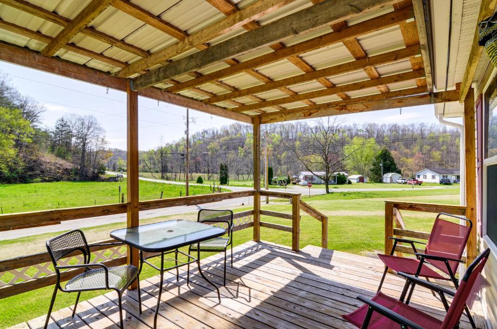 Rural Kentucky Vacation Rental about 15 Mi to London!