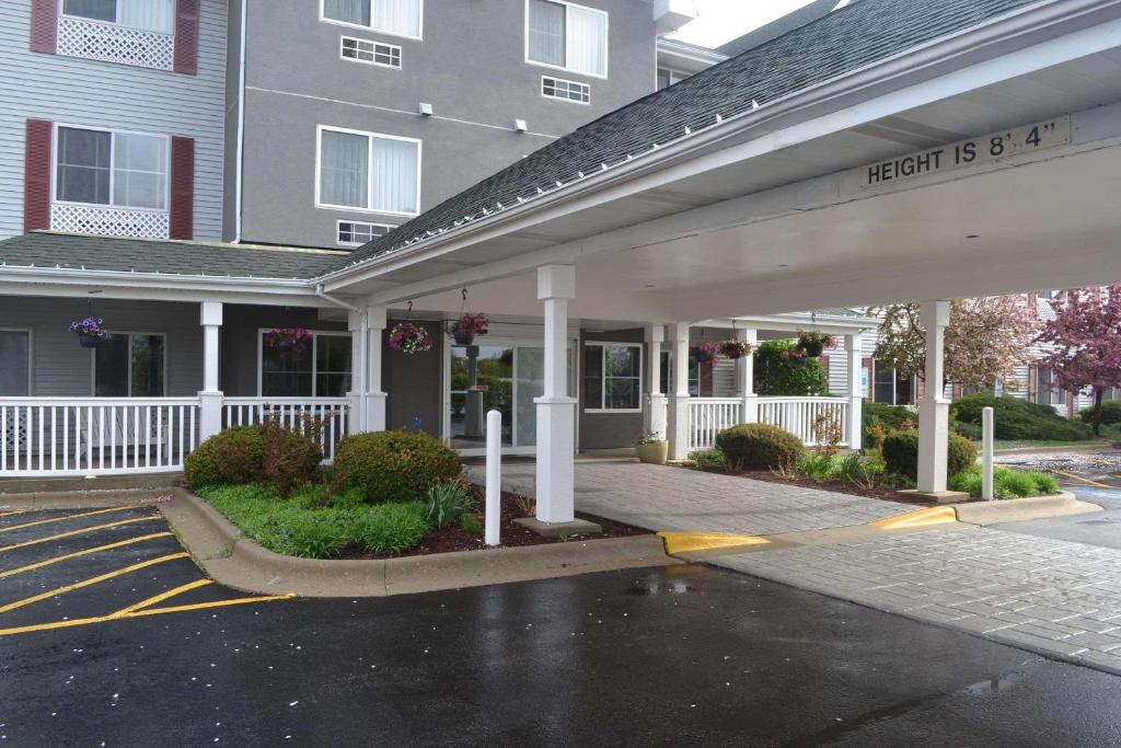 Country Inn & Suites by Radisson, Gurnee, IL