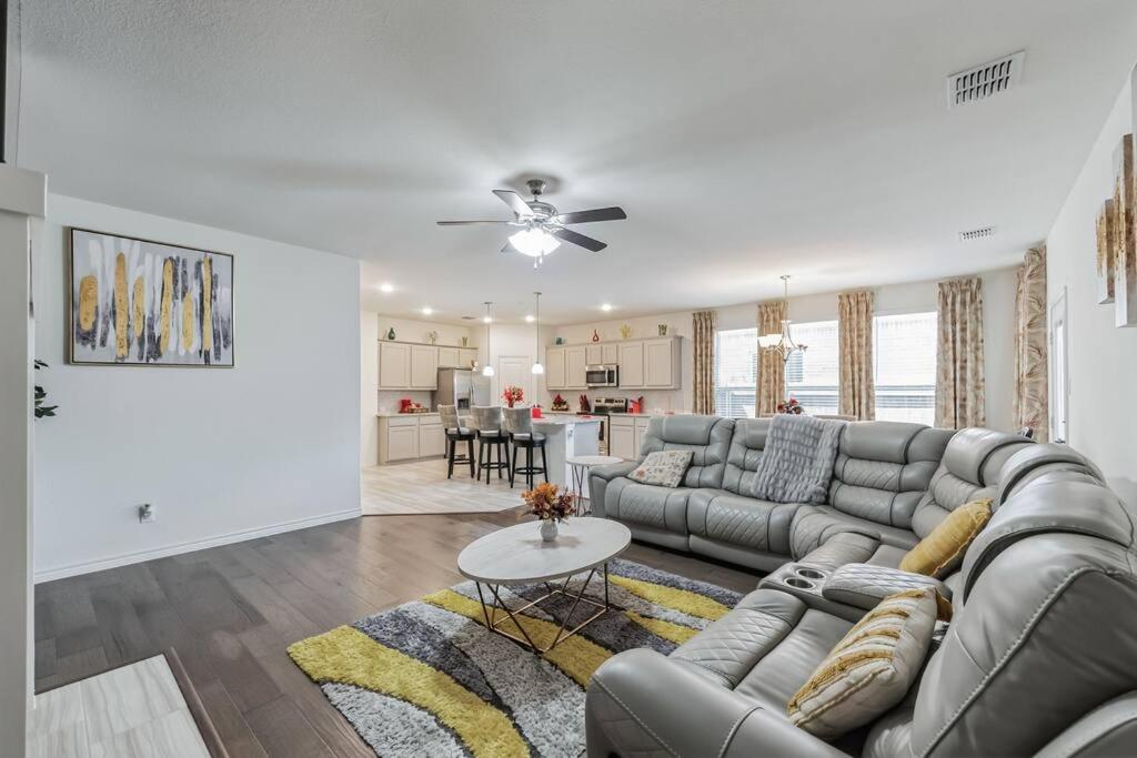 Modern 3BR/2BA DFW Home w/FlexRm