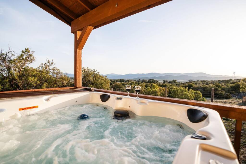 Country Hot Tub Hideaway with Amazing Views