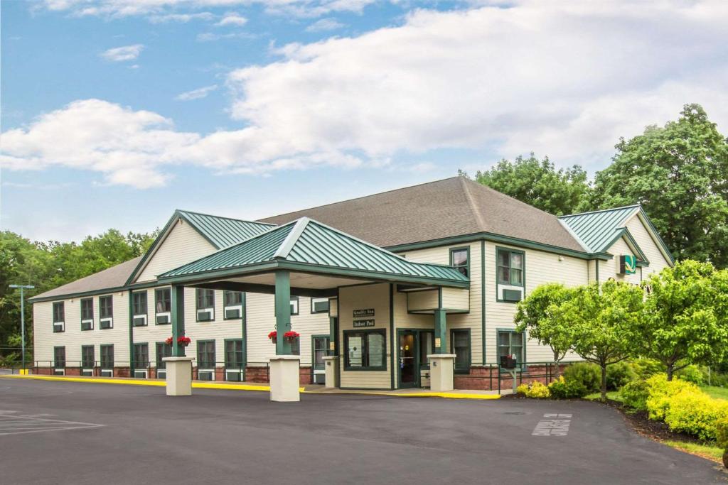 Econo Lodge Glens Falls - Lake George