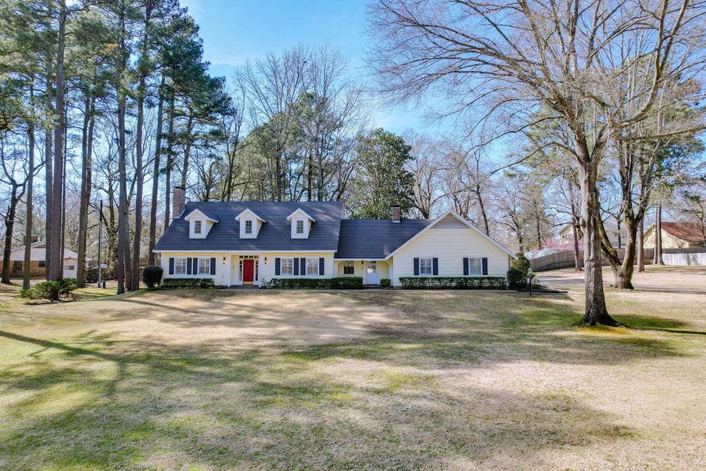 Expansive Texarkana Home with Yard Near Golf!