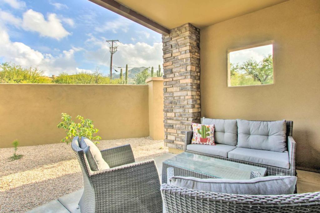 Walkable Cave Creek Townhome with Private Patio!