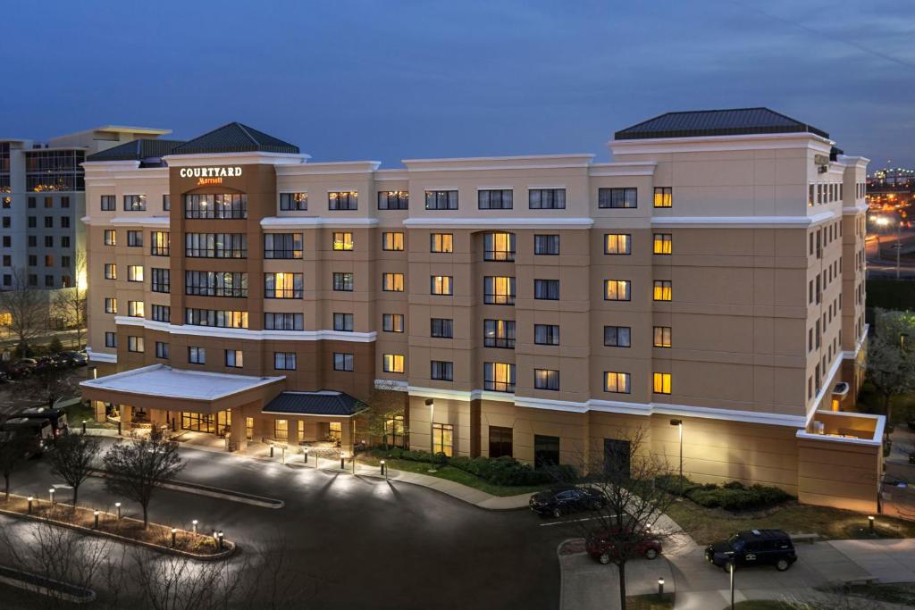 Courtyard by Marriott Newark Elizabeth