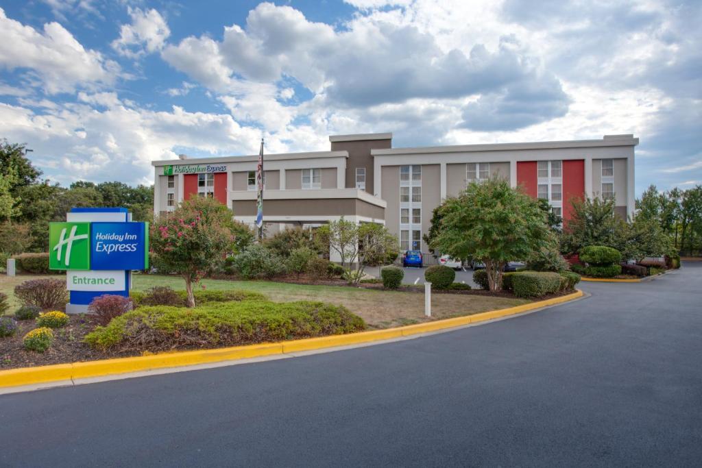 Holiday Inn Express Washington DC East- Andrews AFB, an IHG Hotel